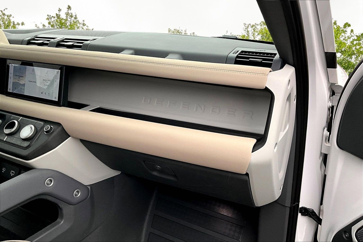 2022 Land Rover Defender SE