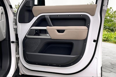 2022 Land Rover Defender SE