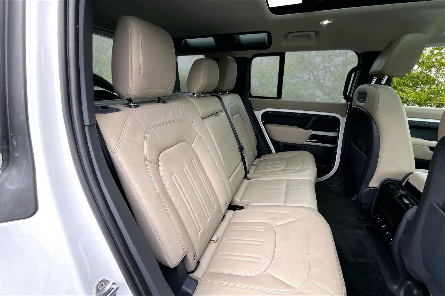 2022 Land Rover Defender SE