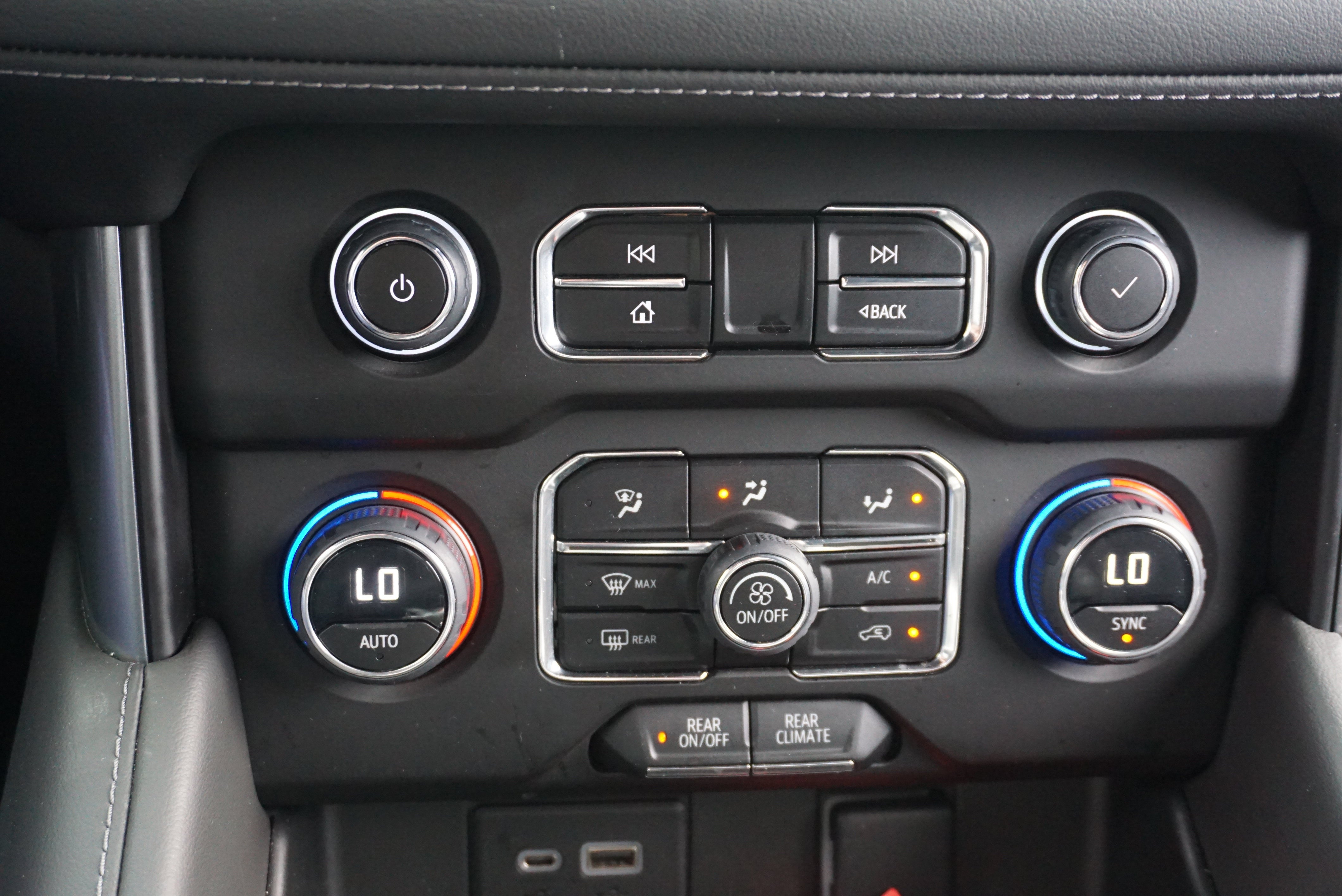 2023 Chevrolet Suburban LS