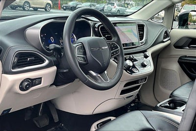 2024 Chrysler Pacifica Hybrid Select