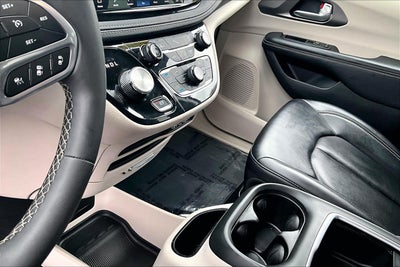 2024 Chrysler Pacifica Hybrid Select