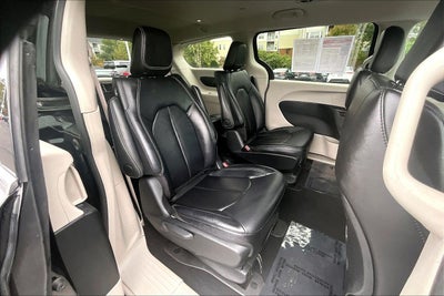 2024 Chrysler Pacifica Hybrid Select
