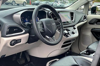 2024 Chrysler Pacifica Hybrid Select