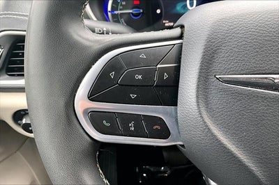 2024 Chrysler Pacifica Hybrid Select