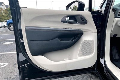 2024 Chrysler Pacifica Hybrid Select