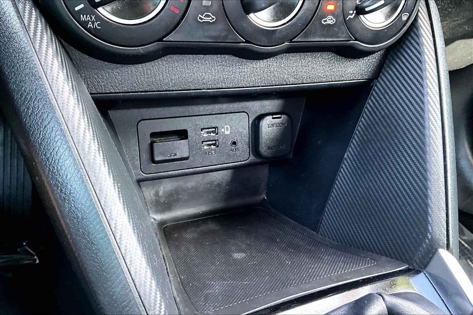 2020 Toyota Yaris Hatchback LE