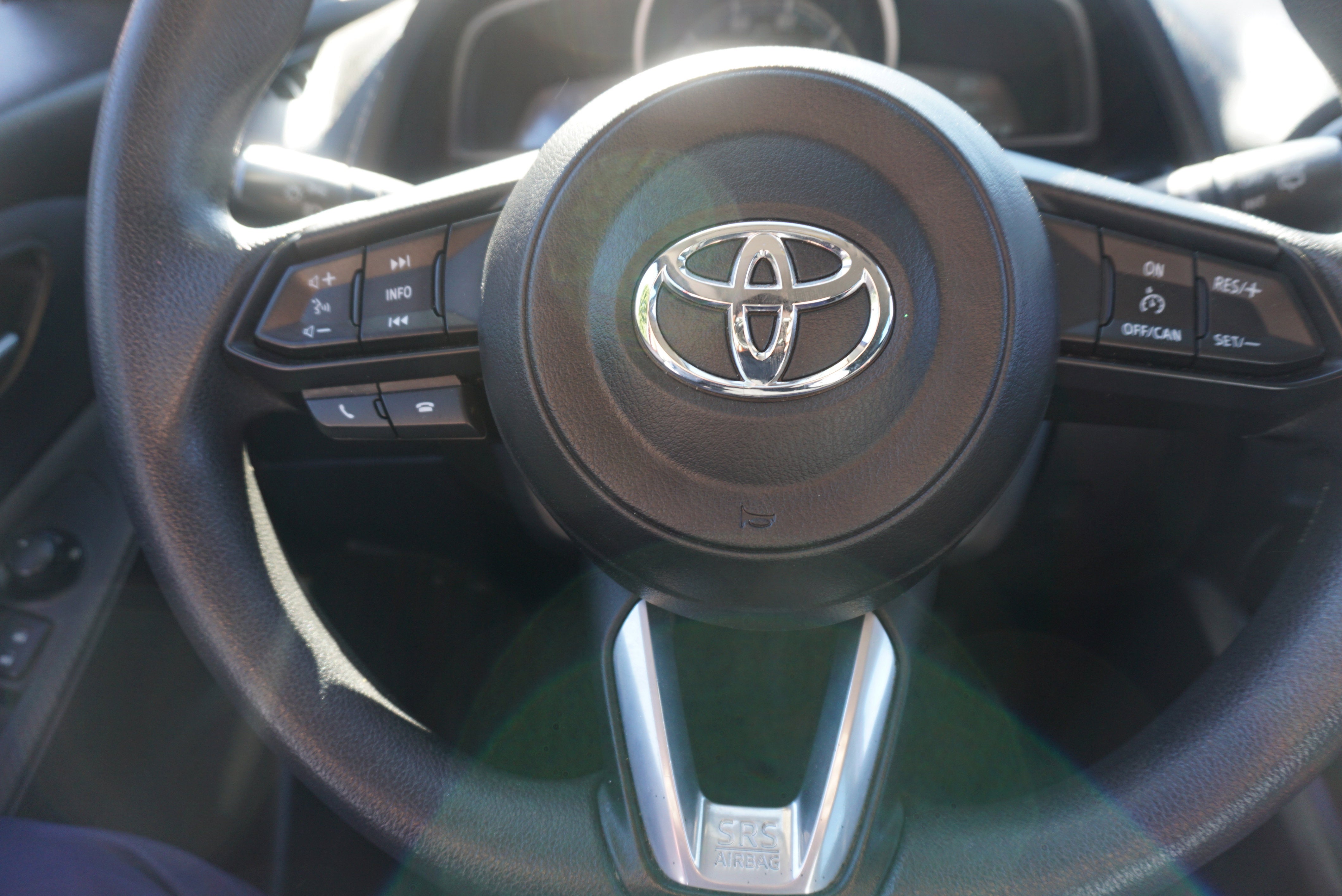 2020 Toyota Yaris Hatchback LE
