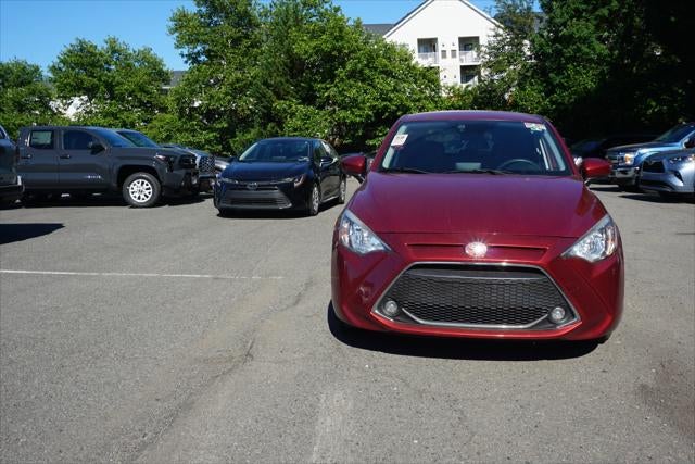2020 Toyota Yaris Hatchback LE
