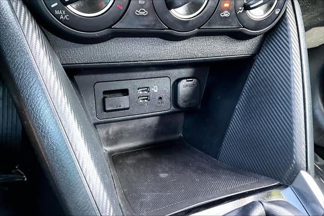 2020 Toyota Yaris Hatchback LE