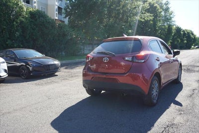 2020 Toyota Yaris Hatchback LE