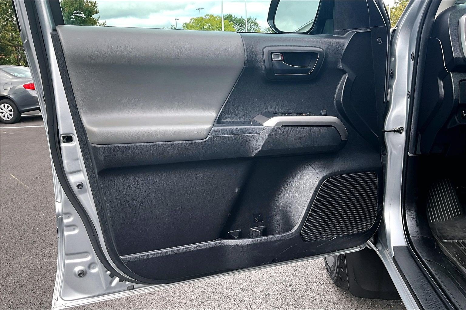 2022 Toyota Tacoma 4WD SR5