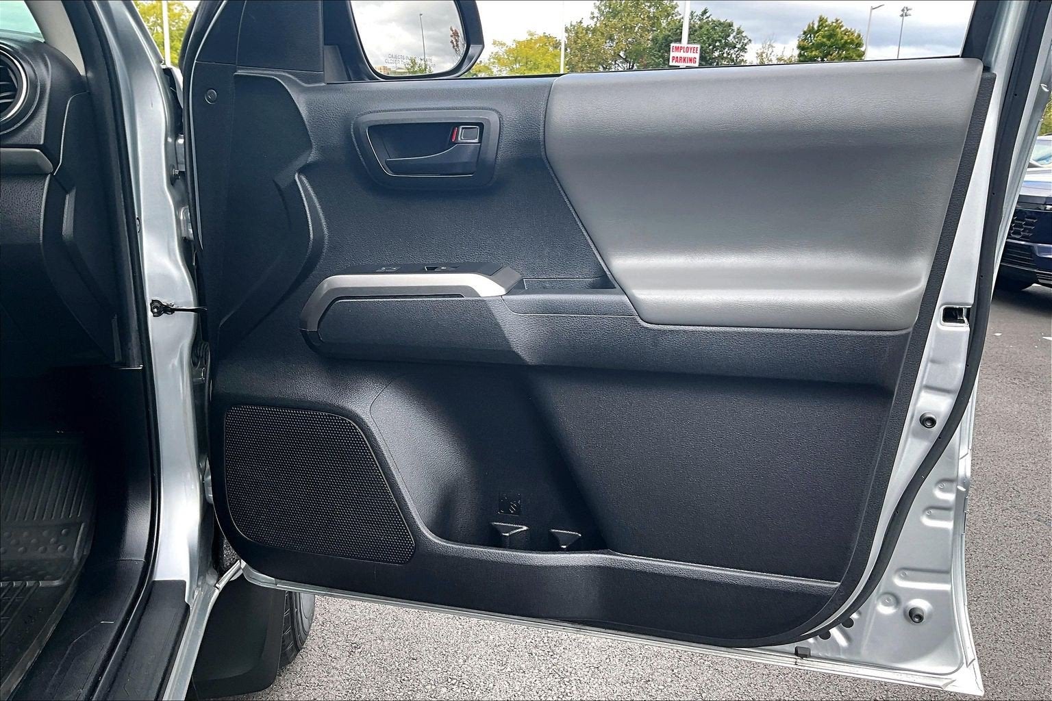2022 Toyota Tacoma 4WD SR5