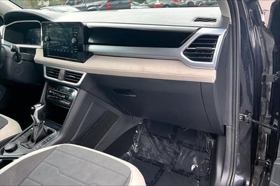 2025 Volkswagen Taos SE