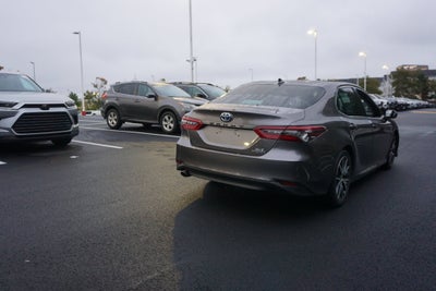 2022 Toyota Camry Hybrid XLE
