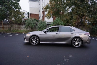 2022 Toyota Camry Hybrid XLE