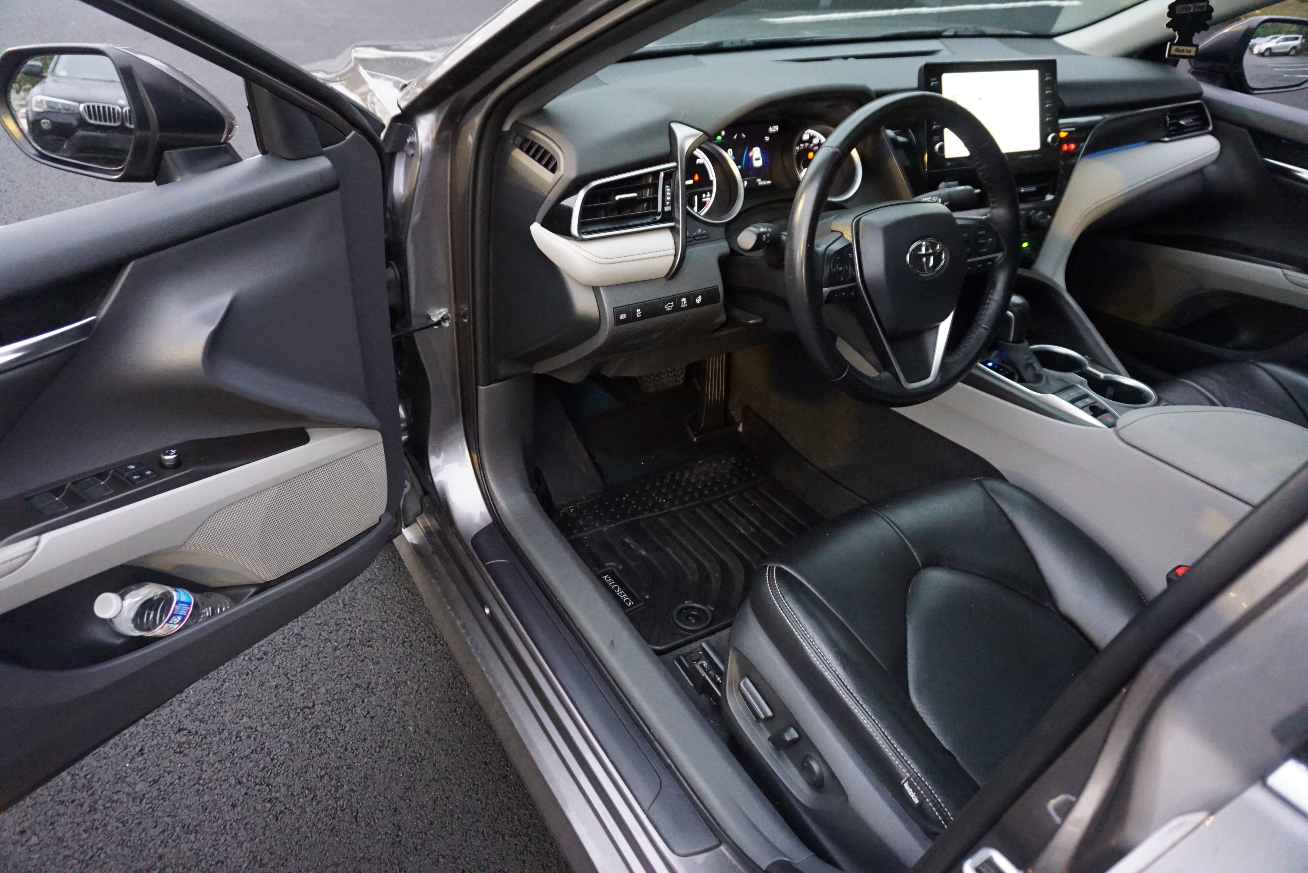 2022 Toyota Camry Hybrid XLE