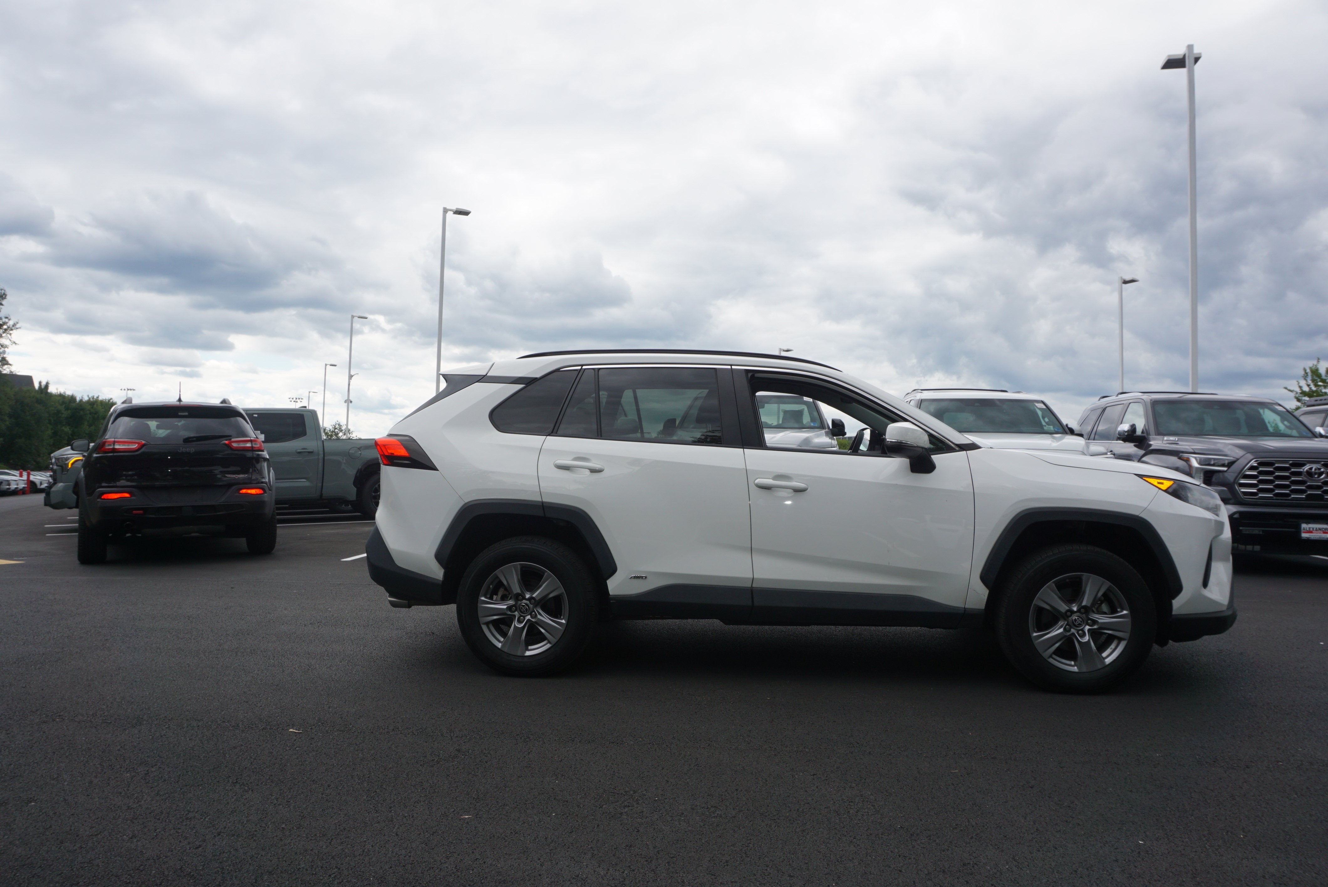 2022 Toyota RAV4 Hybrid LE