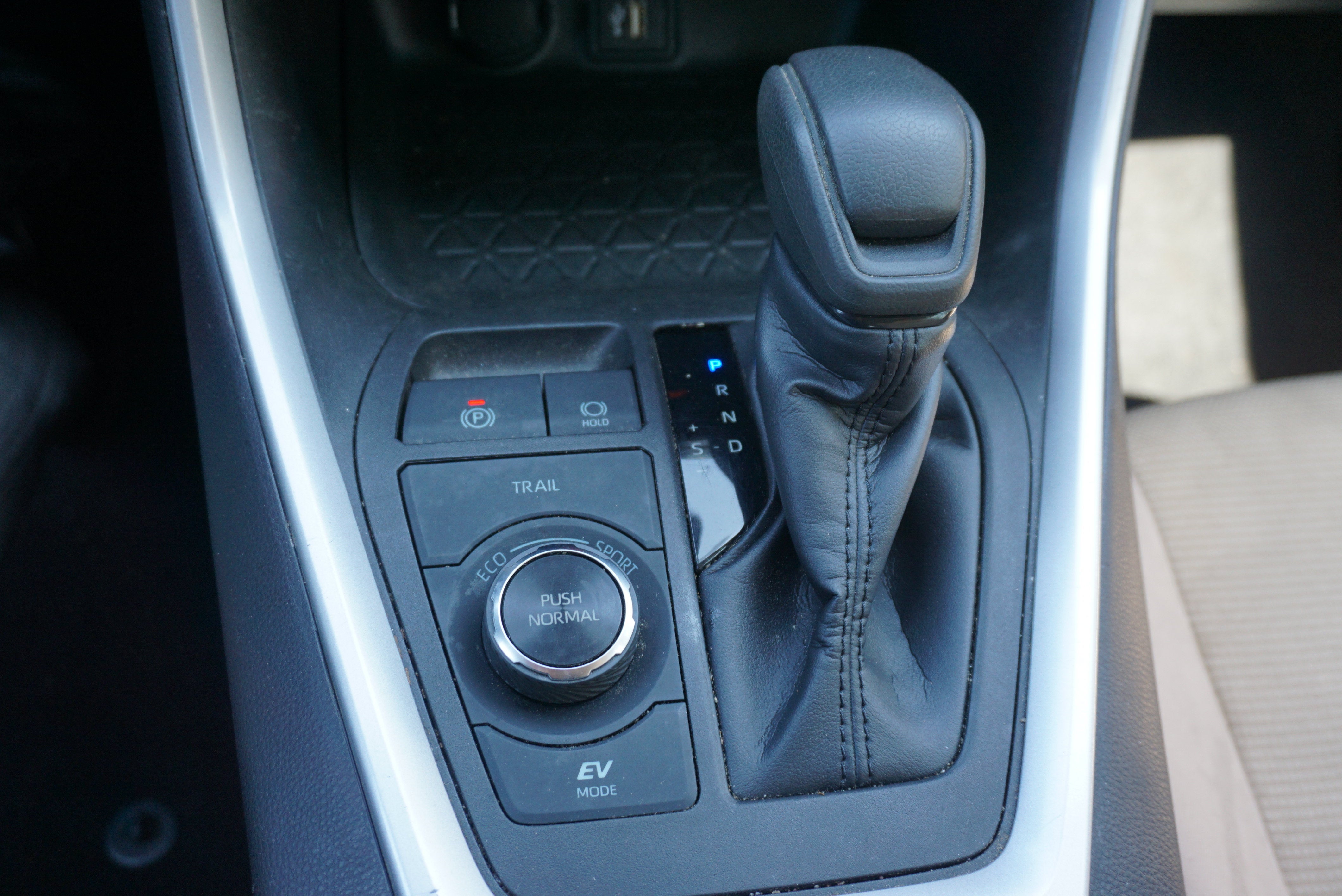 2023 Toyota RAV4 Hybrid LE