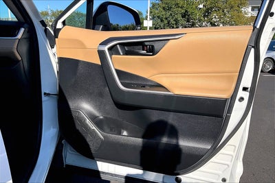 2022 Toyota RAV4 Hybrid LE