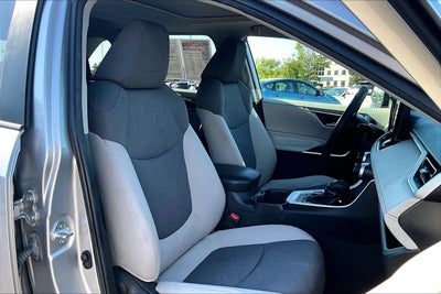 2022 Toyota RAV4 Hybrid XLE