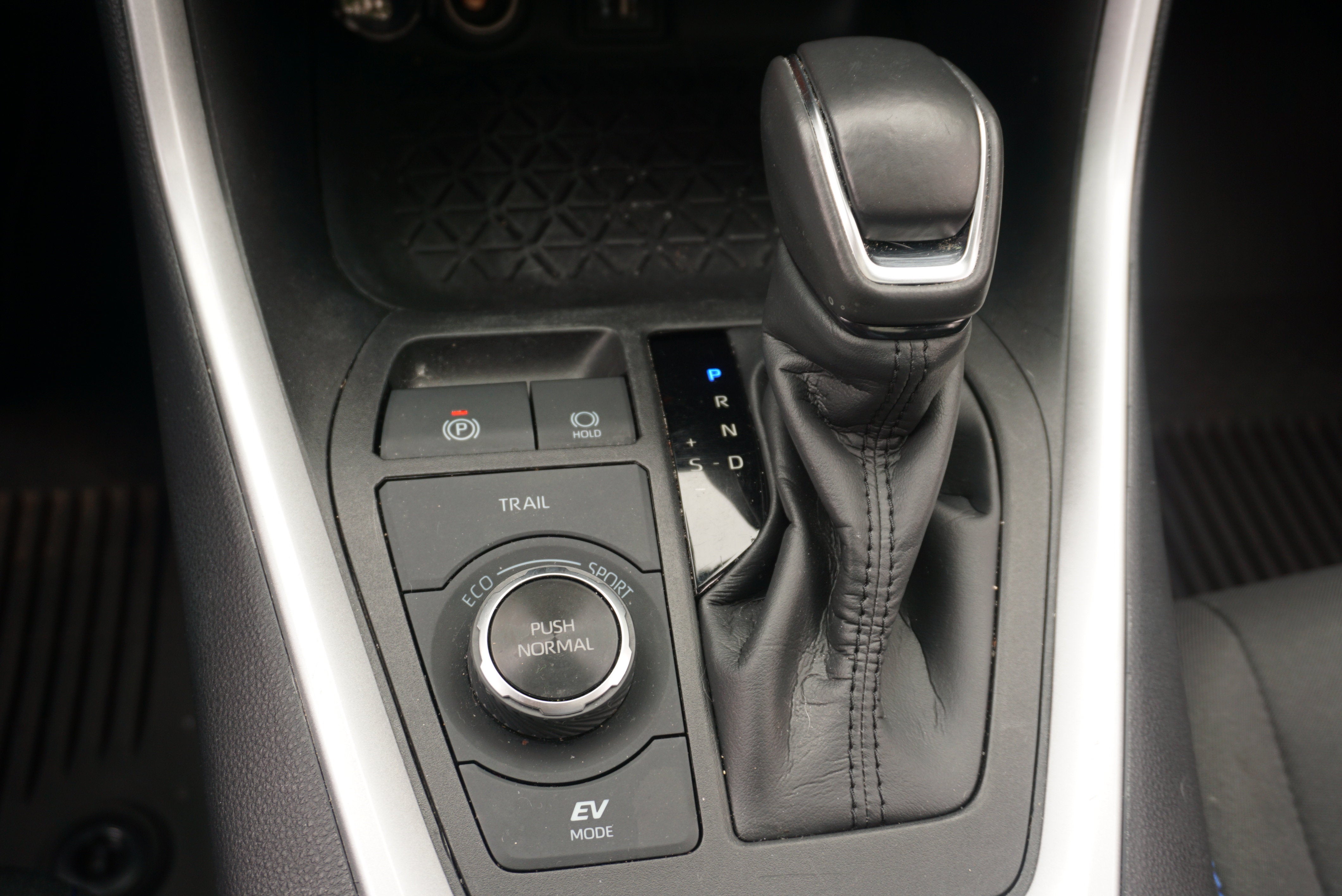 2023 Toyota RAV4 Hybrid SE