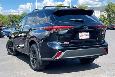 2023 Toyota Highlander Hybrid Bronze Edition