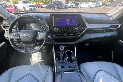 2023 Toyota Highlander Hybrid Bronze Edition