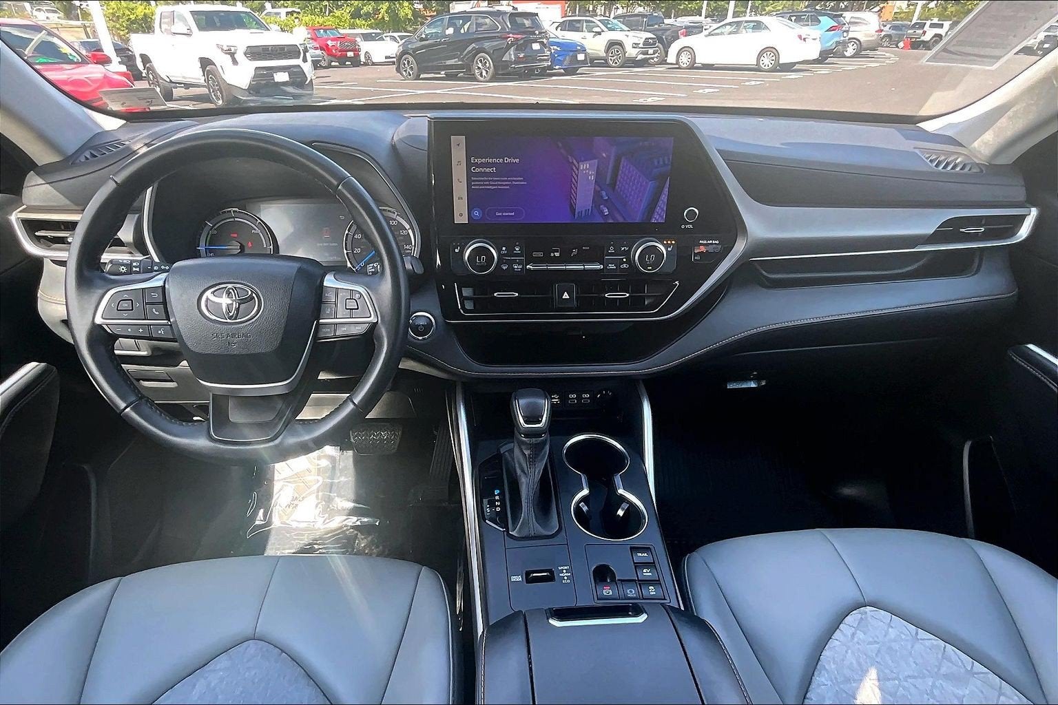 2023 Toyota Highlander Hybrid Bronze Edition