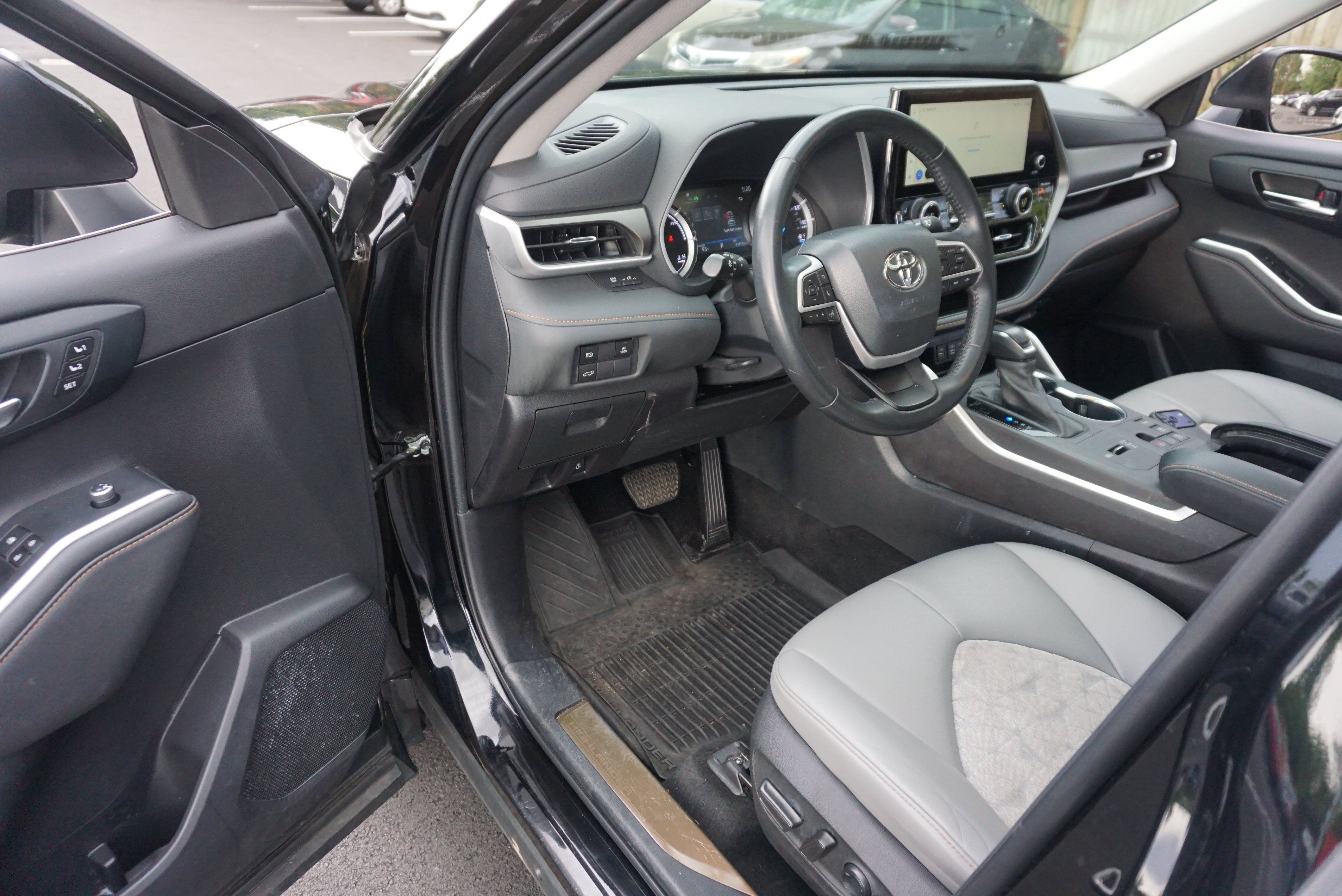 2023 Toyota Highlander Hybrid Bronze Edition