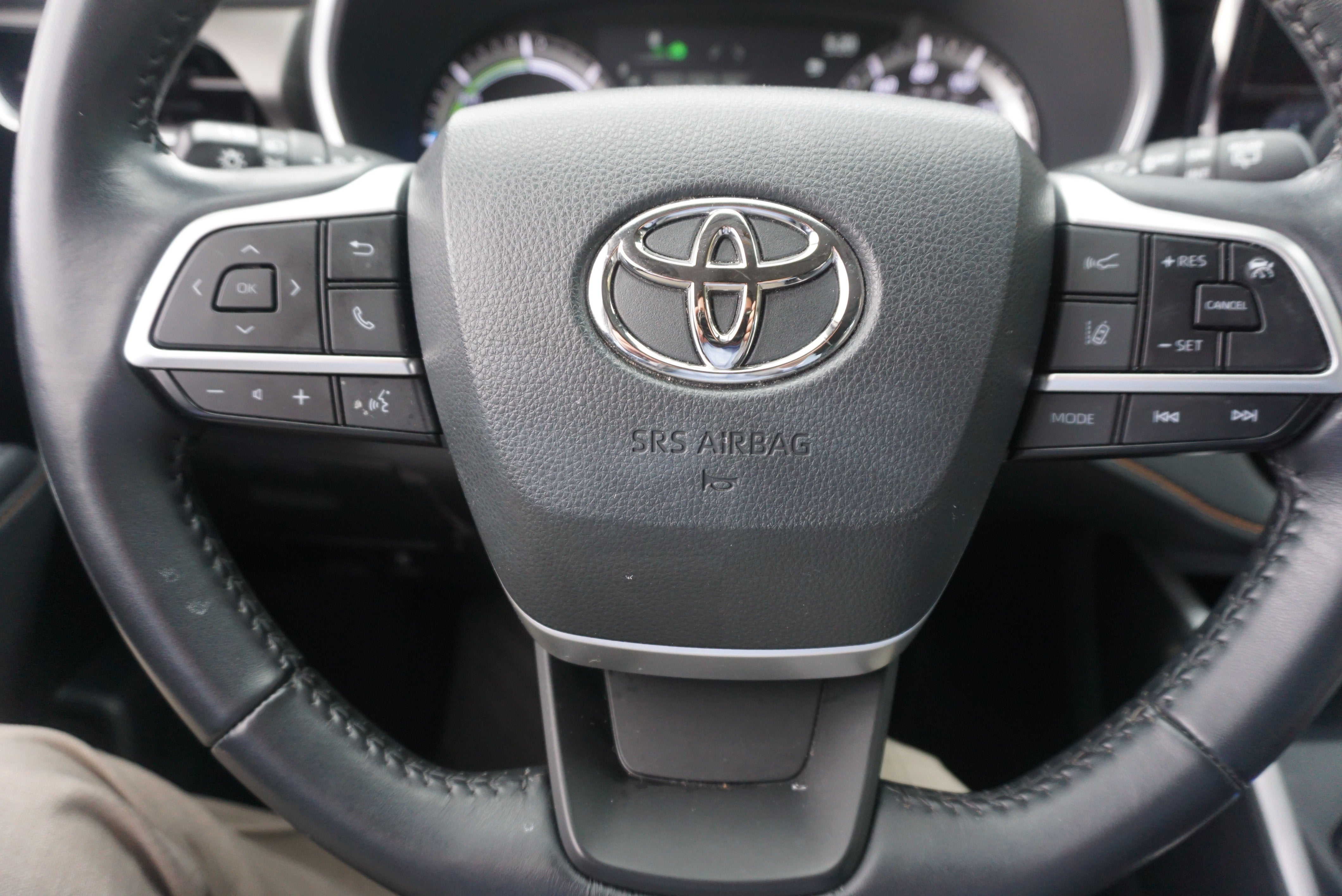 2023 Toyota Highlander Hybrid Bronze Edition