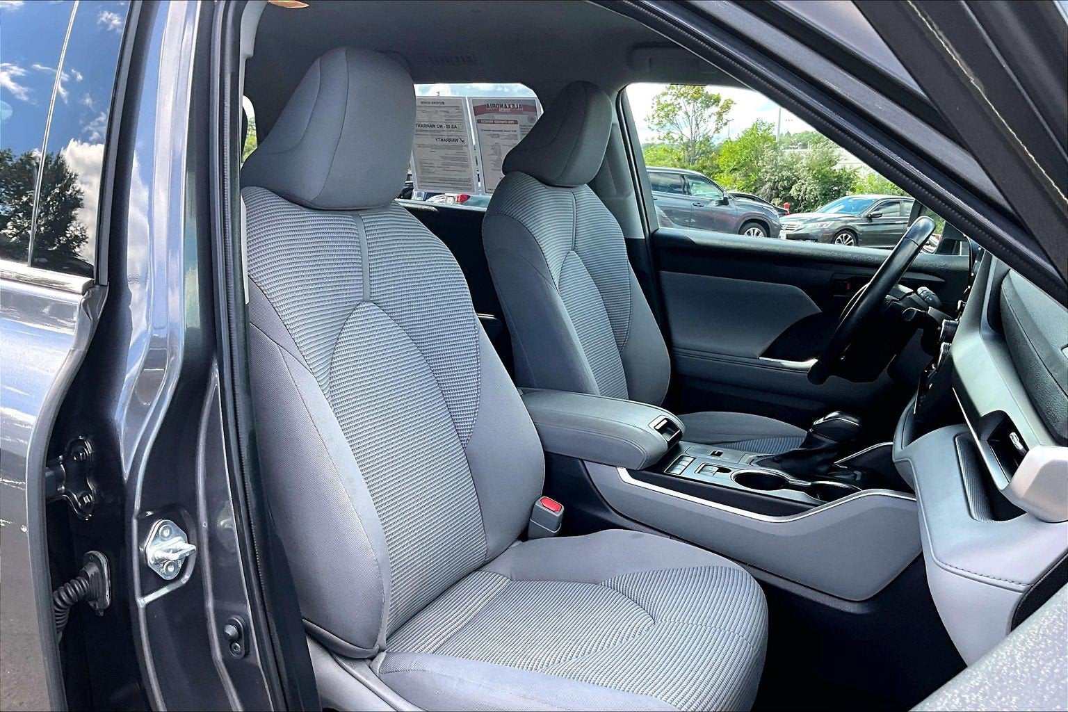 2022 Toyota Highlander Hybrid LE