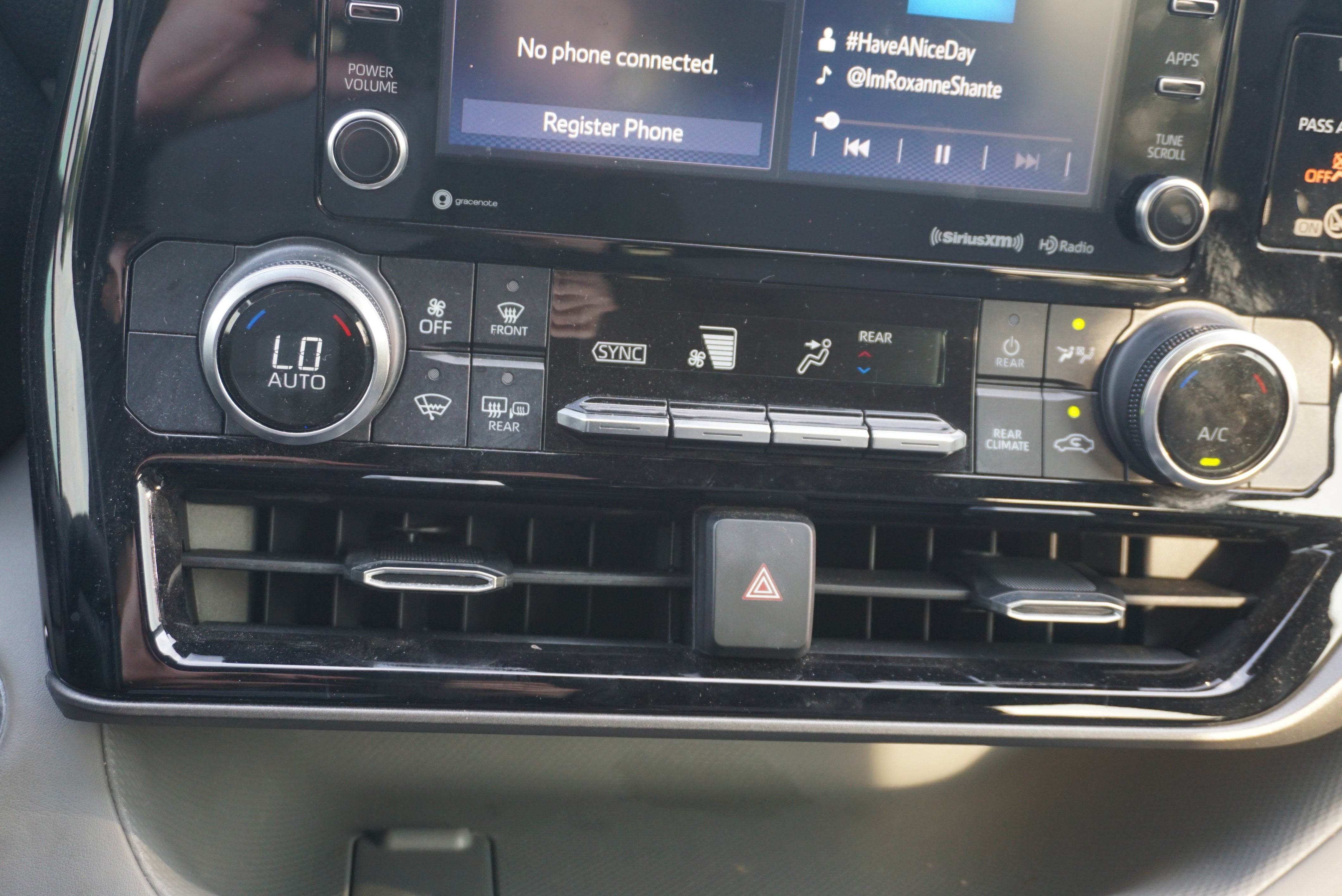 2022 Toyota Highlander Hybrid LE