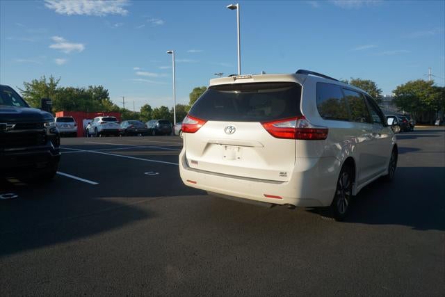 2019 Toyota Sienna XLE