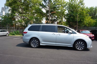 2019 Toyota Sienna XLE