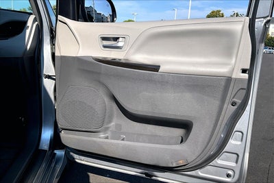2018 Toyota Sienna XLE