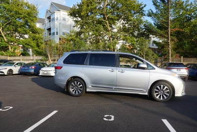 2018 Toyota Sienna XLE