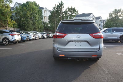 2018 Toyota Sienna XLE