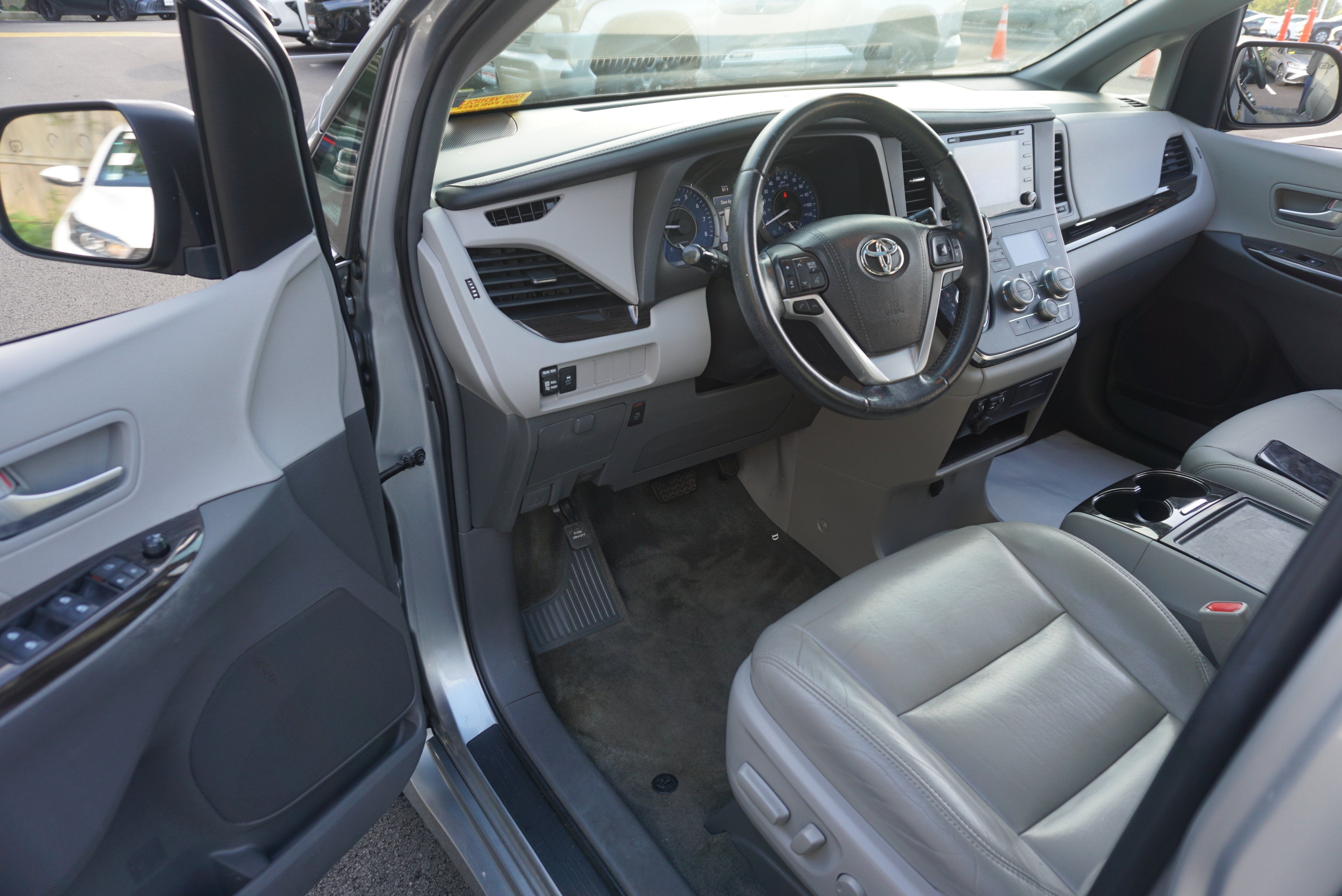 2018 Toyota Sienna XLE