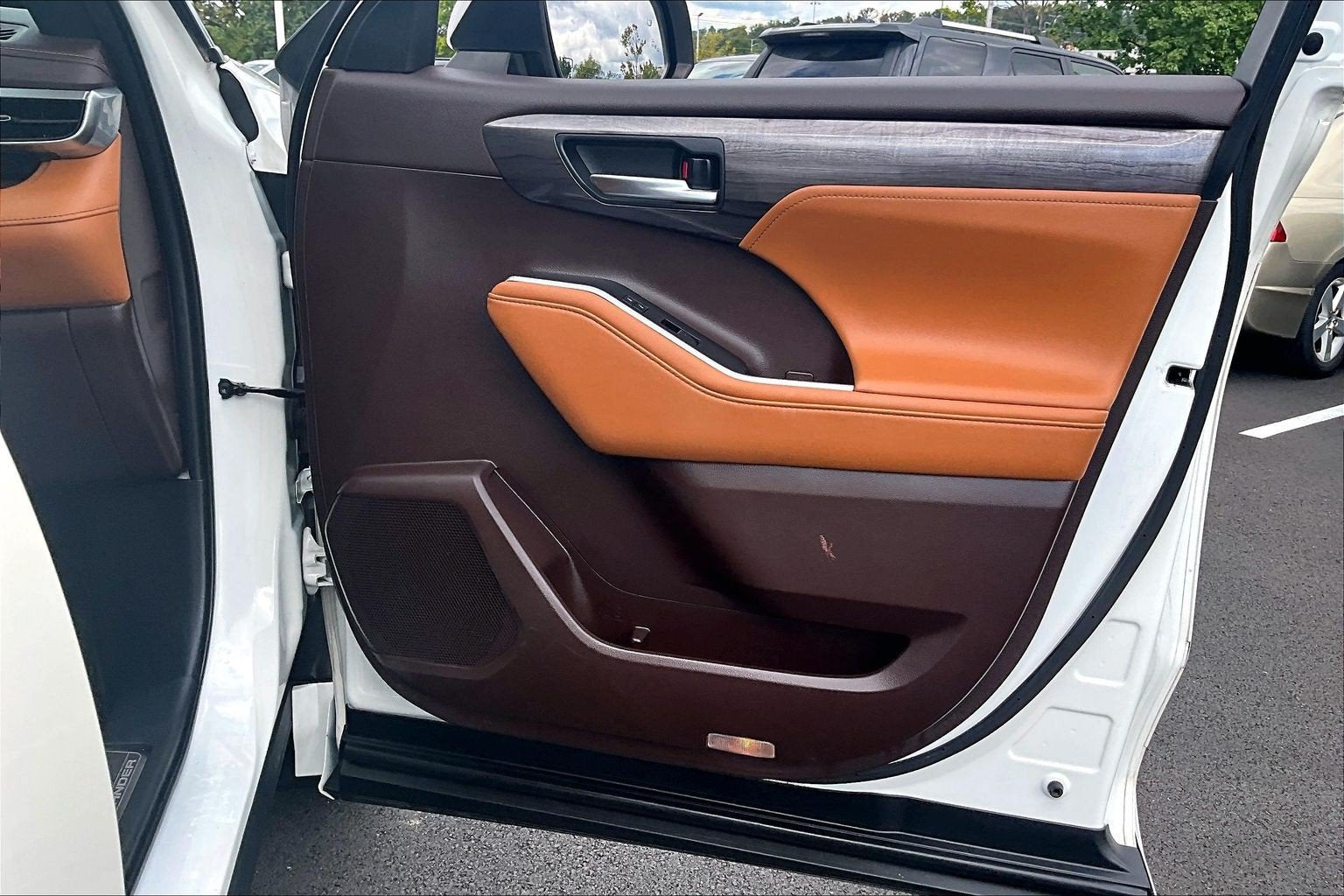 2021 Toyota Highlander Hybrid Platinum