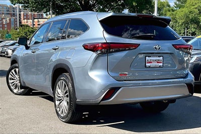 2021 Toyota Highlander Hybrid Platinum