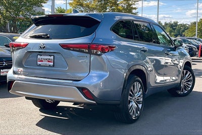 2021 Toyota Highlander Hybrid Platinum