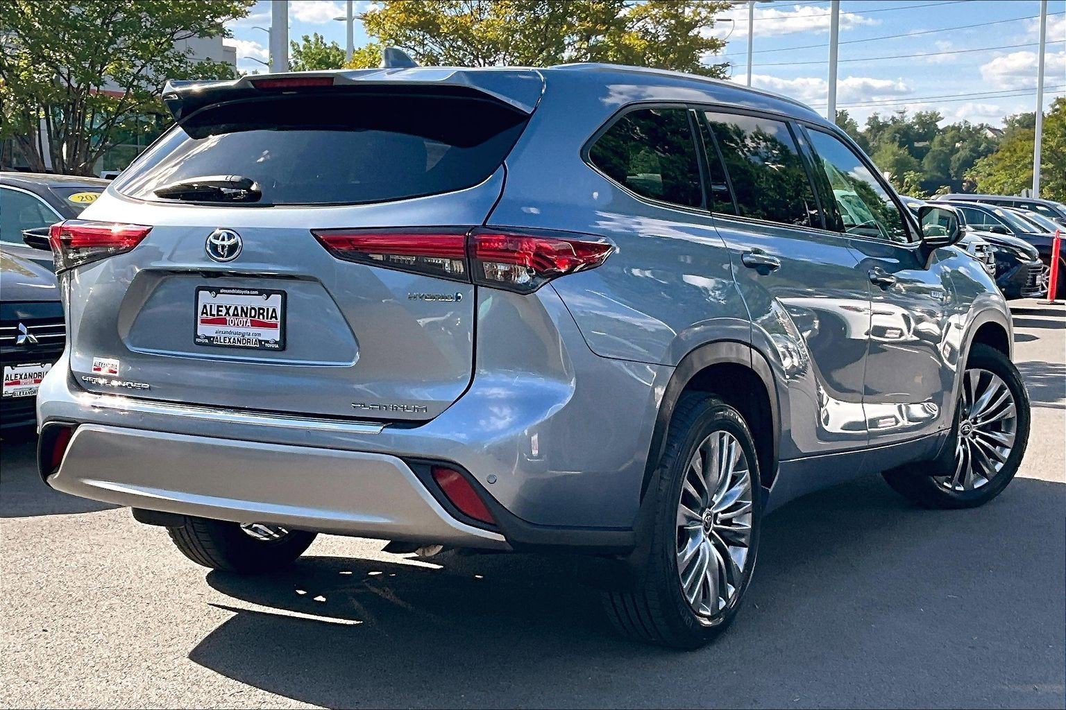 2021 Toyota Highlander Hybrid Platinum