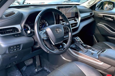 2021 Toyota Highlander Hybrid Platinum
