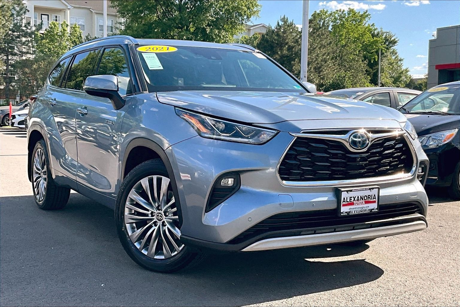 2021 Toyota Highlander Hybrid Platinum