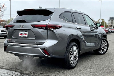 2026 Toyota Highlander Hybrid Platinum