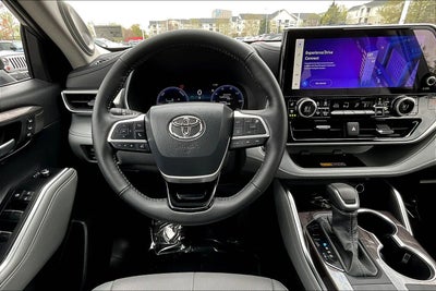 2026 Toyota Highlander Hybrid Platinum