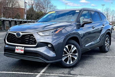 2022 Toyota Highlander Hybrid XLE