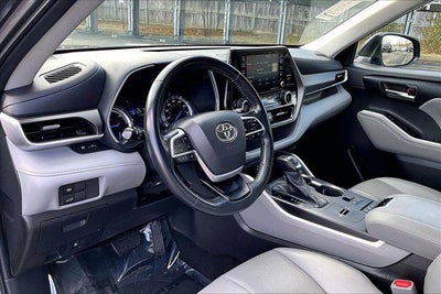 2022 Toyota Highlander Hybrid XLE