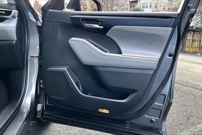 2022 Toyota Highlander Hybrid XLE